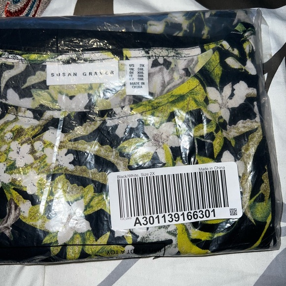 Susan Graver Smocked Sheer Chiffon Sleeves Black White Blouse NWT Plus 2X - Picture 6 of 6